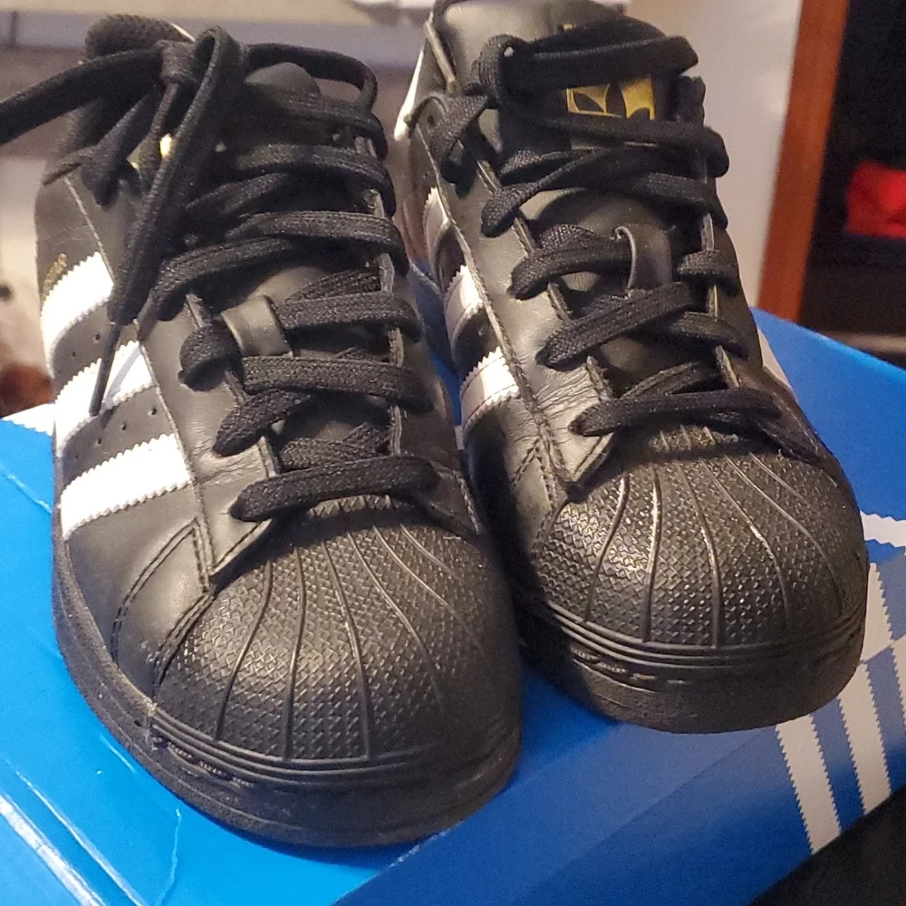 shoes - Picture 1 of 4